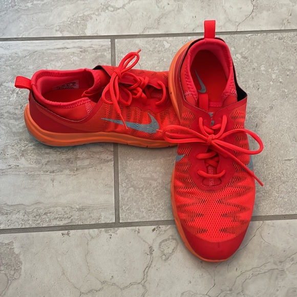 Women’s Nike Orange Golf Shoes - Picture 4 of 6